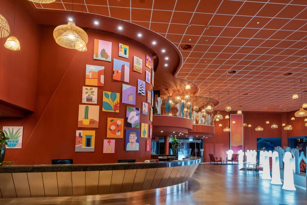 עמדת הקבלה במלון יו ספלאש ריזורט אילת - U Splash Resort