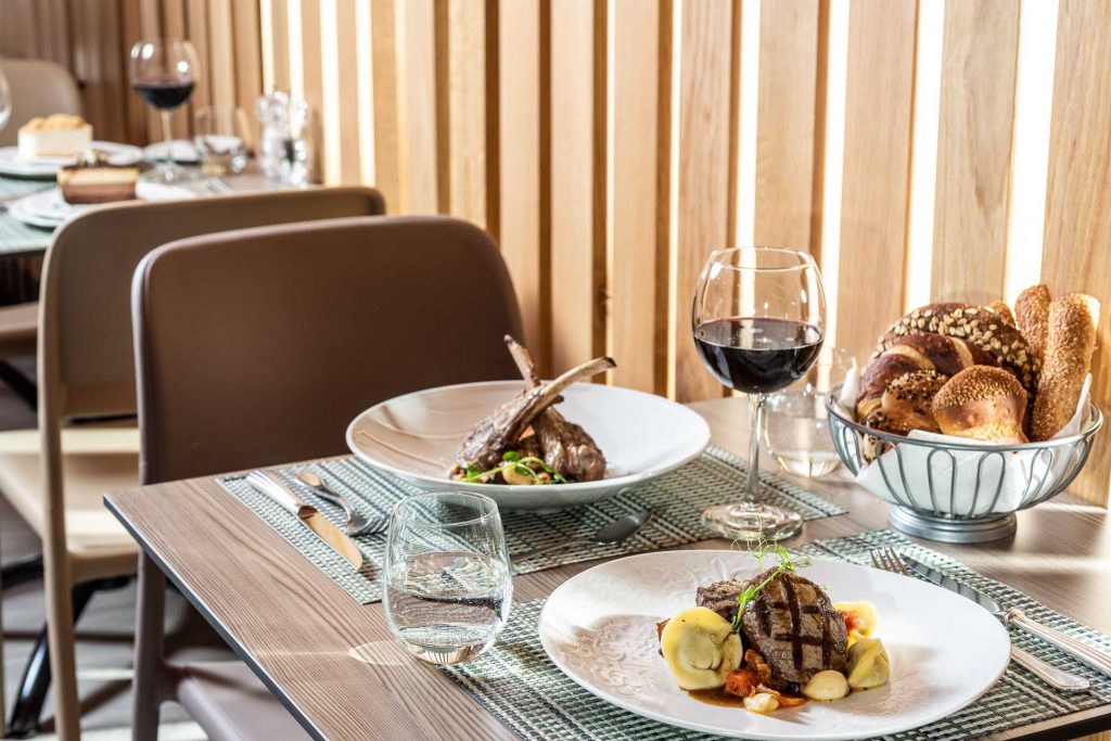 ארוחת ערב במלון יו ספלאש ריזורט אילת - U Splash Resort