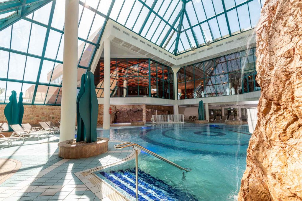 בריכה פנימית מקורה - יו ספלאש ריזורט אילת - U Splash Resort